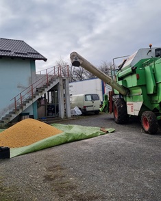 Discharging the combine